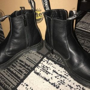 Dr. Martens Aunt Sally Boots